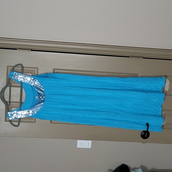 Dress - Picture 5 of 8